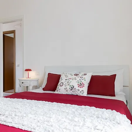 Apartament Faro Voltiano - 5 Stelle Elegante Wifi